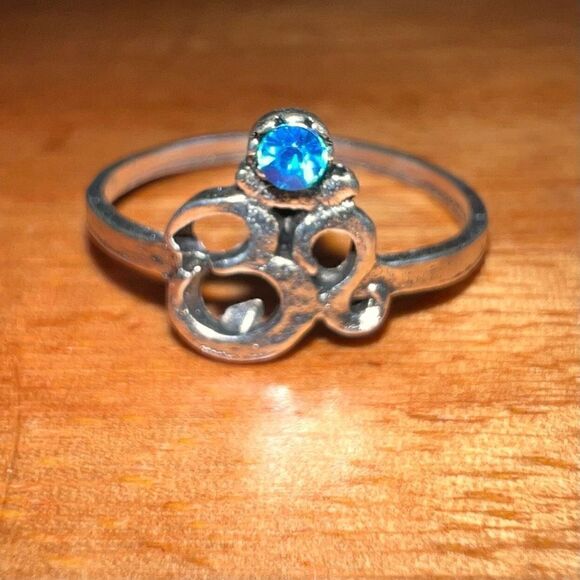 Om Symbol Ring with Blue Gem, Distressed Silver Toned Ring, Women’s Size: 7.75 - Picture 4 of 6